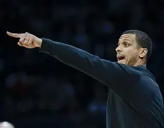 安卓下载-转折点萨克拉门托国王回应争议；NBA季后赛清晨攻防权衡；气氛紧张；身体对抗强度拉满